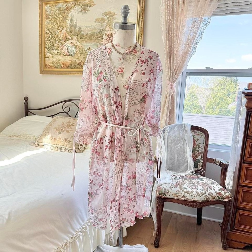 pink floral robe Y2K secret treasures pink floral robe size large